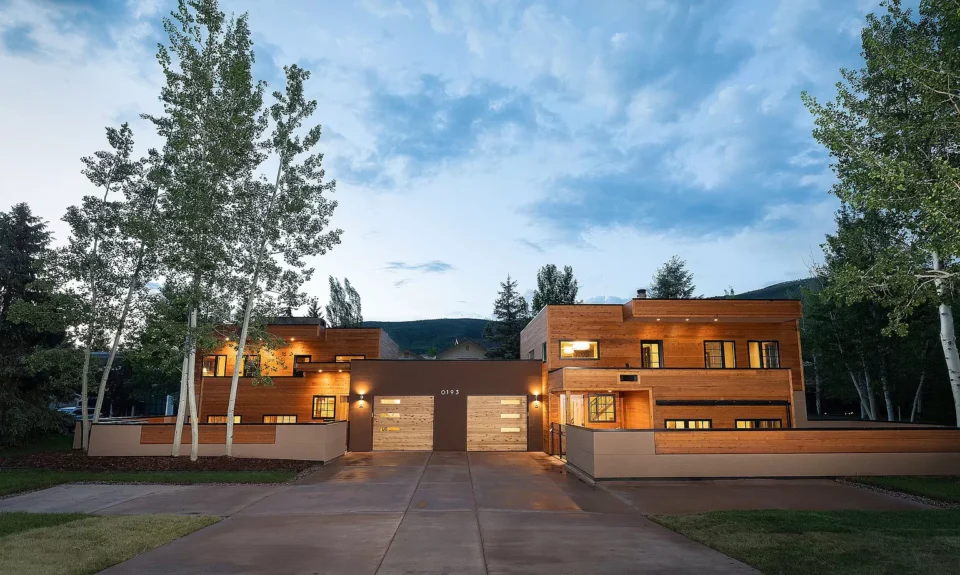 Crow's Nest Residences - Two Townhouses and One Sigle-Family House